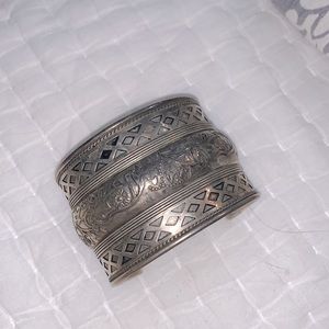 Sliver cuff elephant Bracelet